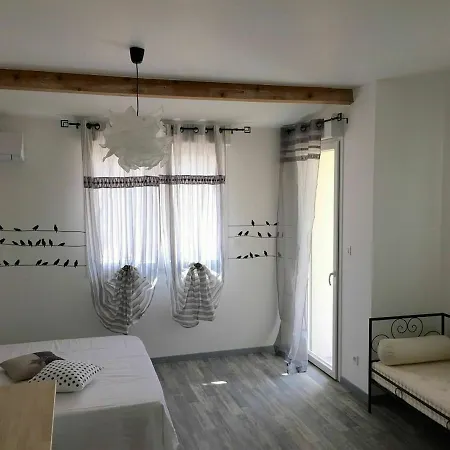 Chantelauze * Ναρμπόν