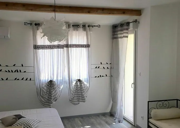 Chantelauze * Ναρμπόν